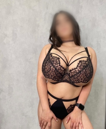 Эксклюзивные услуги от опытной дамы. Умею слушать и удивлять в постели. Погрузимся в мир наслаждений и релаксации. Только для ценителей качественного отдыха! 9960, 25 лет